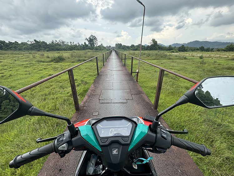 alquilar moto en tailandia precio