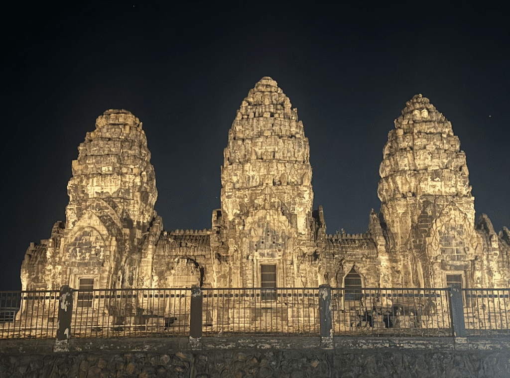 lopburi templo de los monos