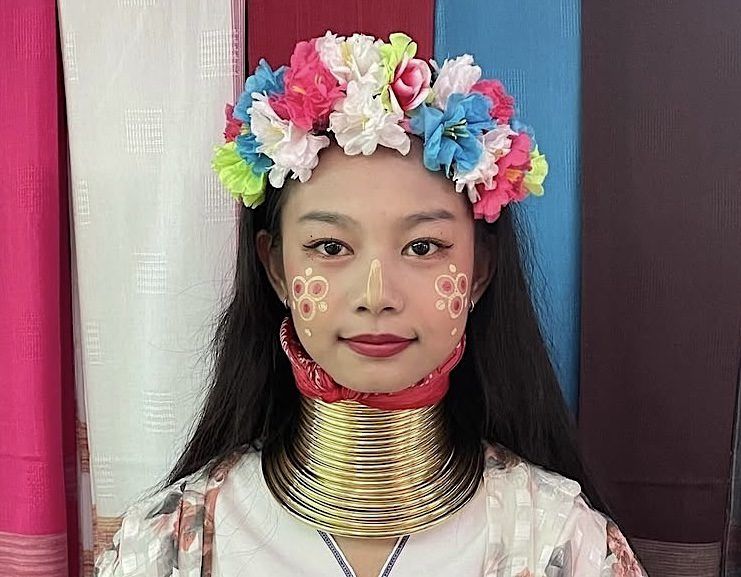 mujer jirafa tailandia