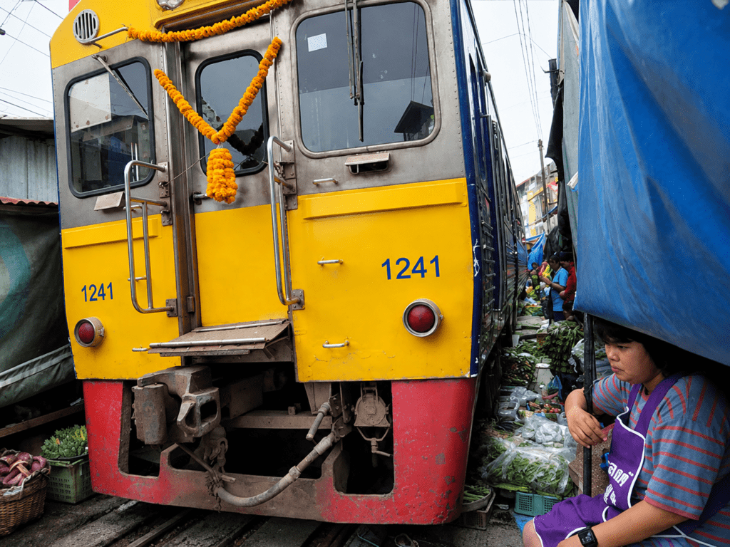 mercado tren bangkok como llegar